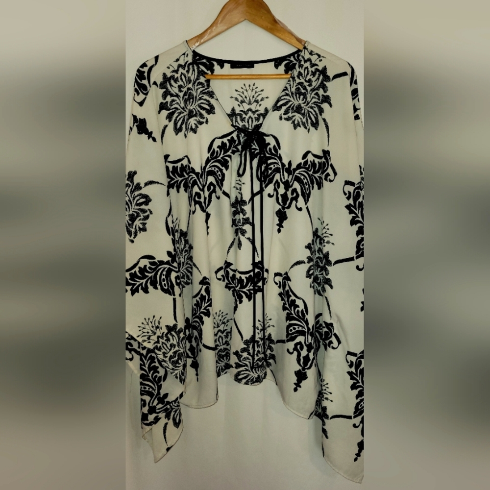West Kei White & Black Blouse